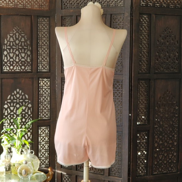 Pink w white lace vintage lingerie sleep romper - Picture 4 of 16